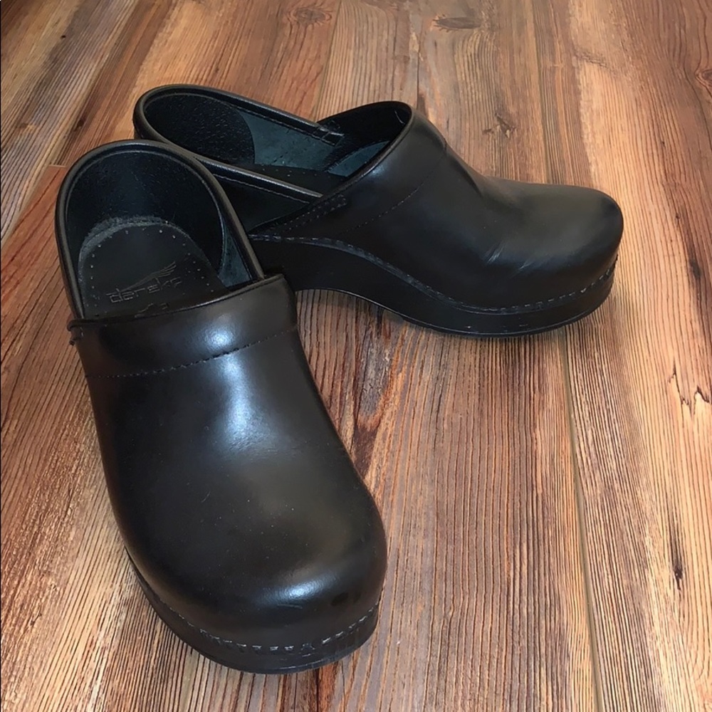 Black Dansko clog, like new size 37